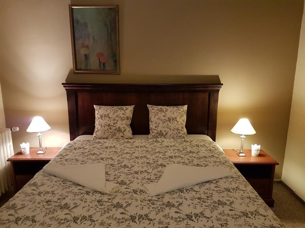 Siesta Rodinny Resort パルドゥビツェ エクステリア 写真