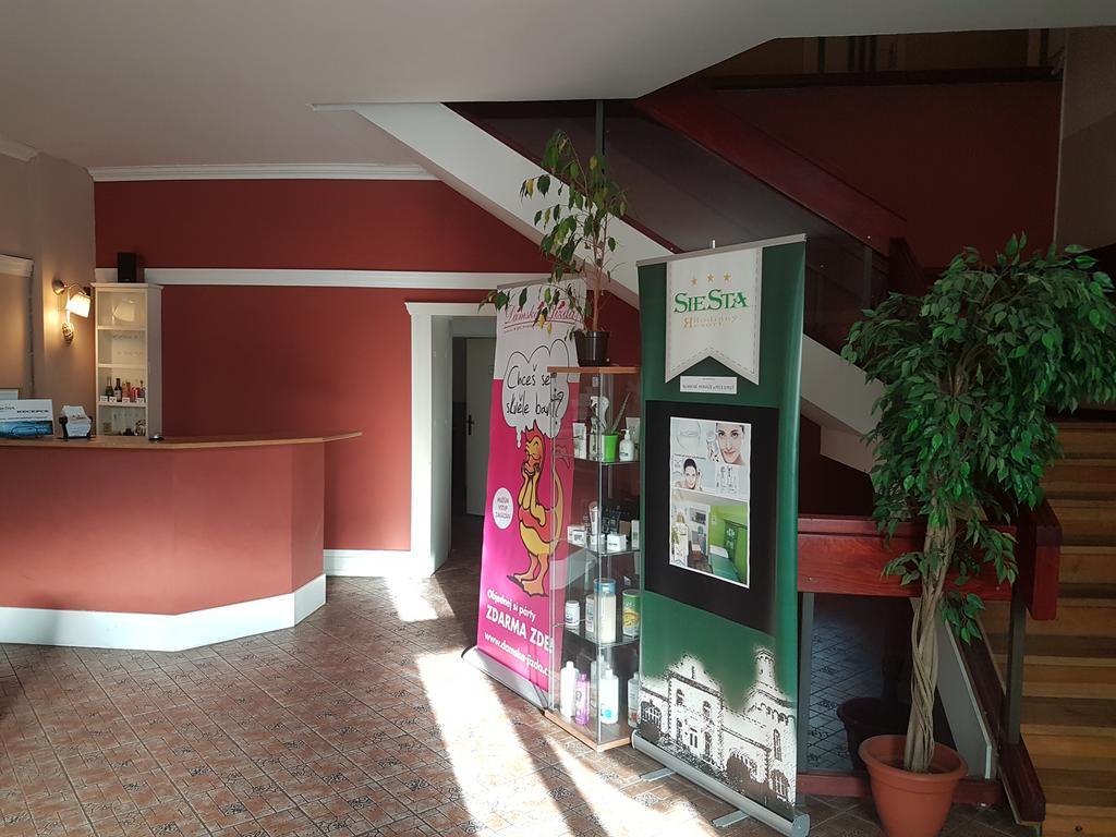 Siesta Rodinny Resort パルドゥビツェ エクステリア 写真